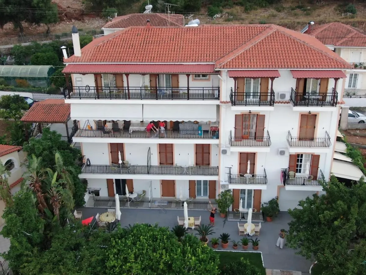 Makis Studios & Apartments Poros