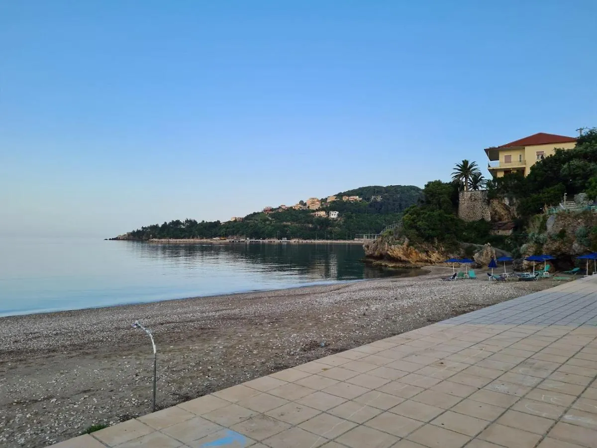 Makis Studios & Apartments Poros   Poros (Kefalonia)
