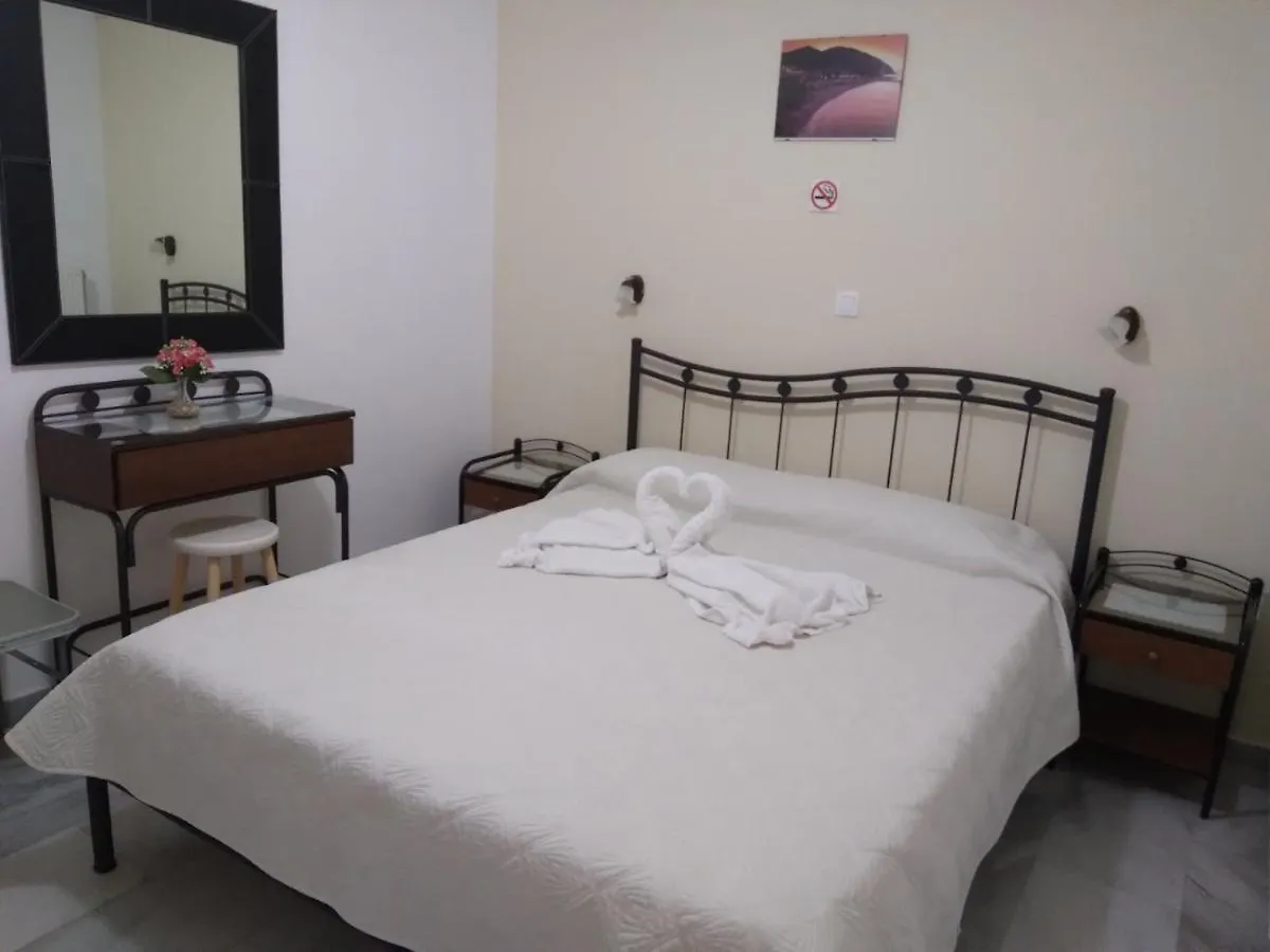 Makis Studios & Apartments Poros  Poros (Kefalonia)