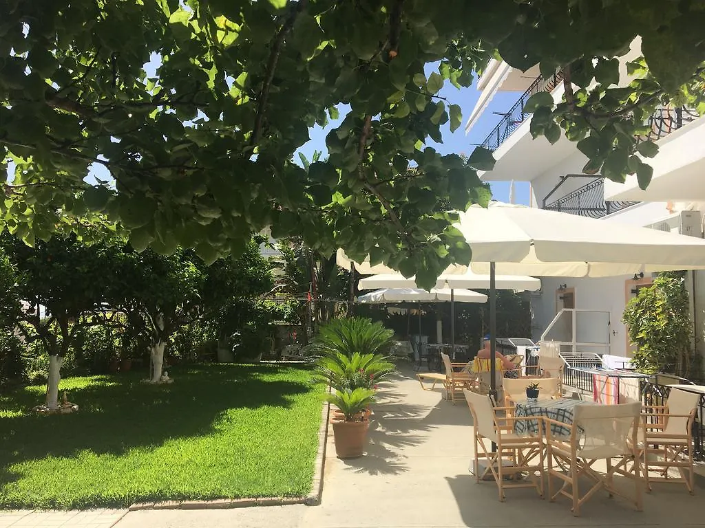Makis Studios & Apartments Poros  Poros (Kefalonia)