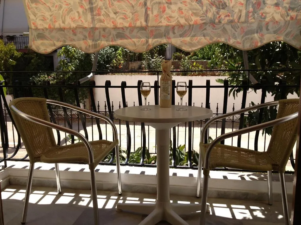 Makis Studios & Apartments Poros   Poros (Kefalonia)