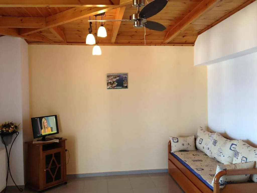 Makis Studios & Apartments Poros  Poros (Kefalonia)