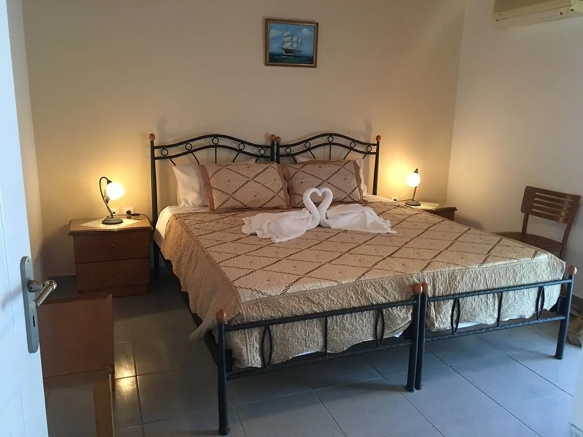 Makis Studios & Apartments Poros   Poros (Kefalonia)